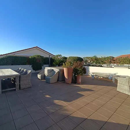 Patio D'azur Toit Terrasse De Gamme 3 Ch Jacuzzi Coeur De Et Apartment Saint-Raphael (Var)