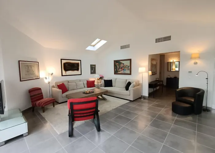 Patio D'azur Toit Terrasse De Gamme 3 Ch Jacuzzi Coeur De Et Apartman Saint-Raphaël