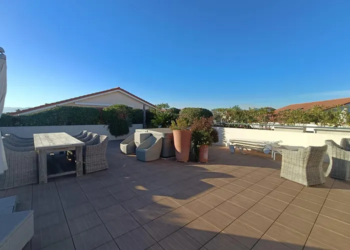 Patio D'azur Toit Terrasse De Gamme 3 Ch Jacuzzi Coeur De Et Apartman Saint-Raphaël